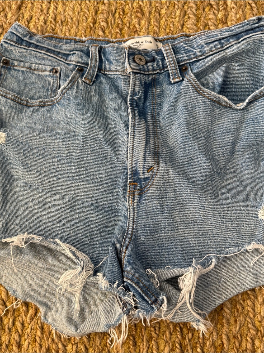 Abercrombie & Fitch Women’s Cutoff Blue Denim The Mom Shorts High Rise Size 28/6